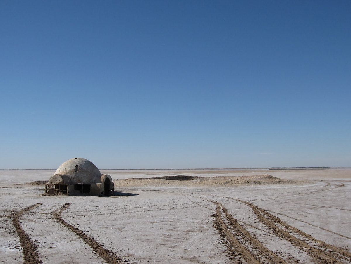The white igloo dome of the Lars Homestead exterior on Chott el Djerid