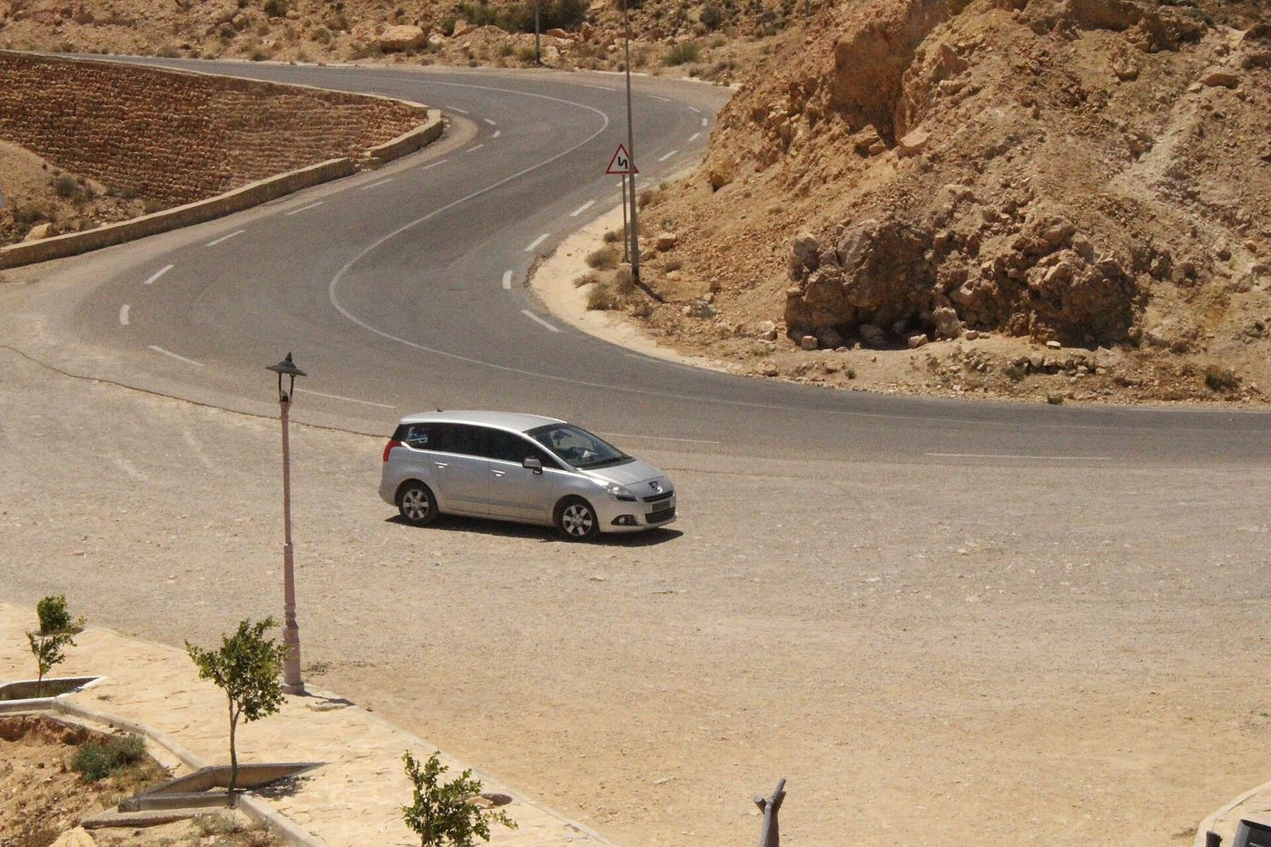 The road into Matmata — typical driving conditions on a Tunisia road trip